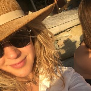 Meet your Posher, Analicia